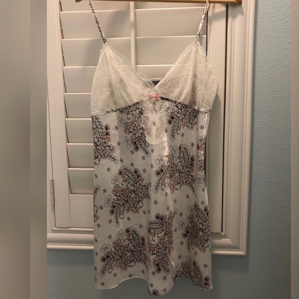 Morgan Taylor chemise size med nwot